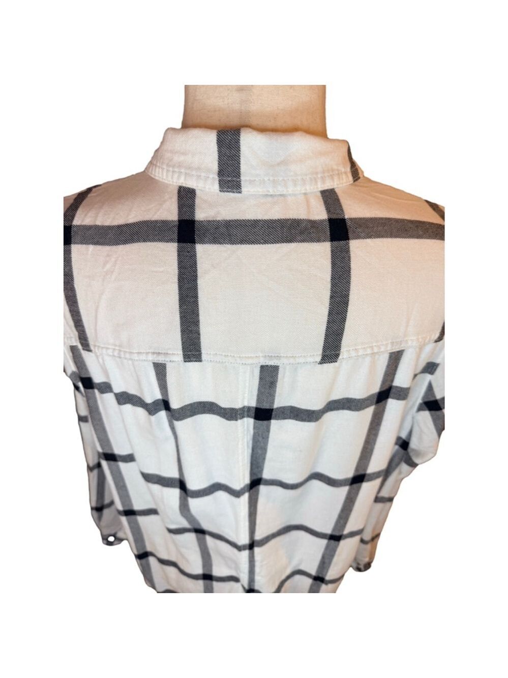 Maurices, black and white check shirt, long sleeve button up collar pocket sz 1 - Picture 5 of 11